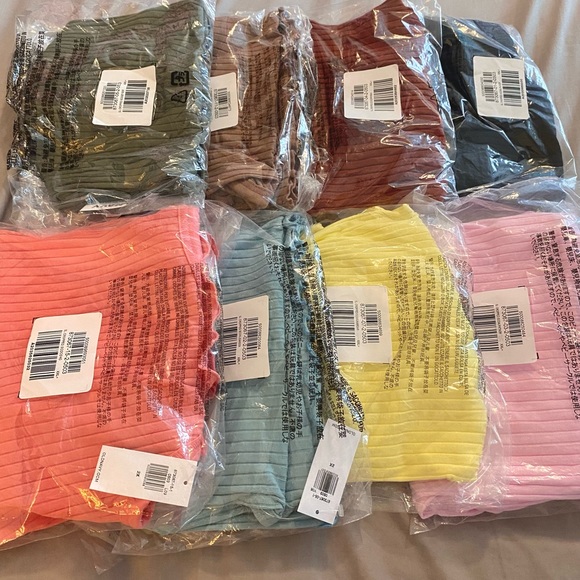 Old Navy Fitted Cropped Tank 2x Lettuce-Edge Rib Knit Yellow - Picture 2 of 2